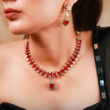 كوليه من الاحجار الكريمة