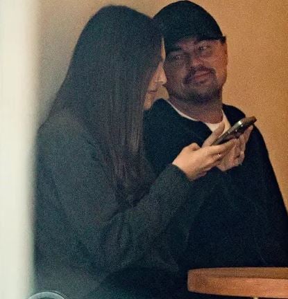 دي كابريو برفقة حبيبته