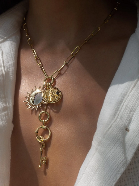 مجوهرات بطابع غامض