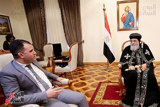 قداسة البابا تواضروس الثاني وزميله محمد الأحمدي