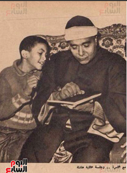 الشيخ مصطفى إسماعيل وحفيده