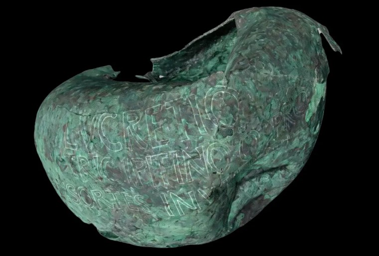 إناء معدنى رومانى