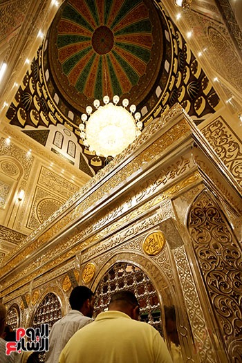 قبر السيدة نفيسة فى الليلة الختامية