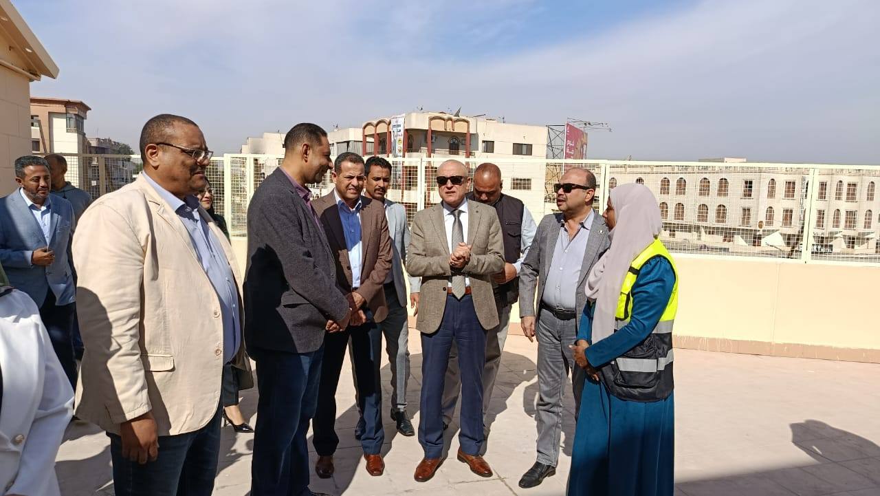 محافظ الأقصر يفتتح أعمال تطوير مكتبة مصر العامة للمبنى الداخلى والخارجى محافظ الأقصر يفتتح أعمال تطوير مكتبة مصر العامة للمبنى الداخلى والخارجى