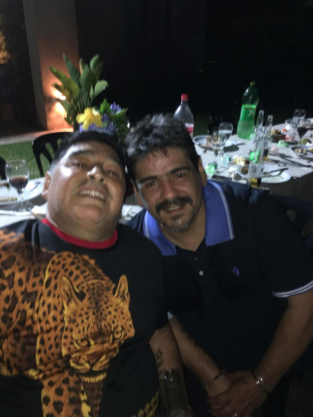 مارادونا وشقيقه رحلة لا تنتهي مارادونا وشقيقه رحلة لا تنتهي