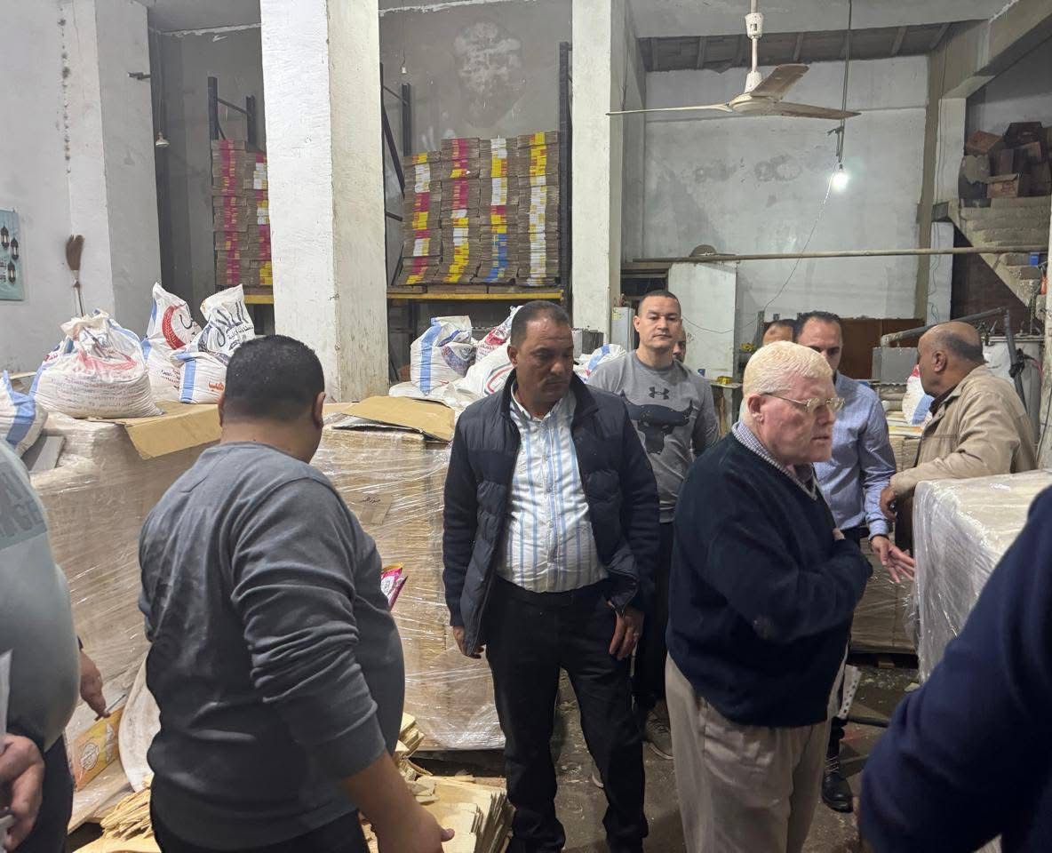 ضبط مصنع بسكويت غير مرخّص داخل مخزن ملوث بالحوامدية (12)