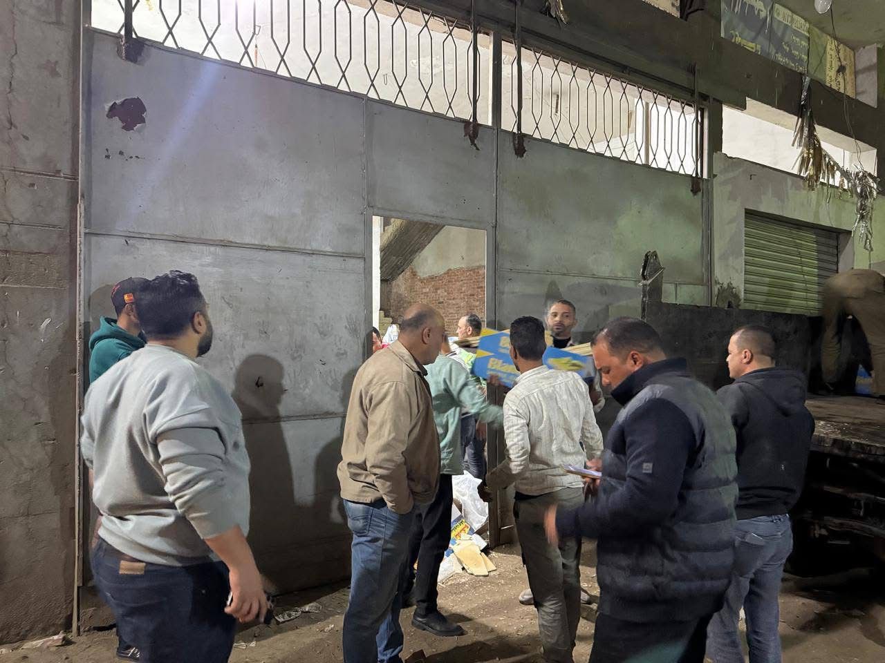 ضبط مصنع بسكويت غير مرخّص داخل مخزن ملوث بالحوامدية (7)