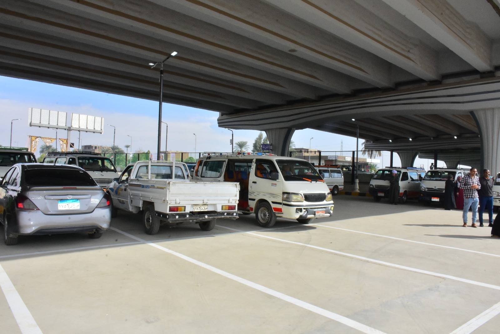 فتح موقف سيارات القرنة أسفل محور سمير فرج لخدمة 4 خطوط سير رئيسية فتح موقف سيارات القرنة أسفل محور سمير فرج لخدمة 4 خطوط سير رئيسية