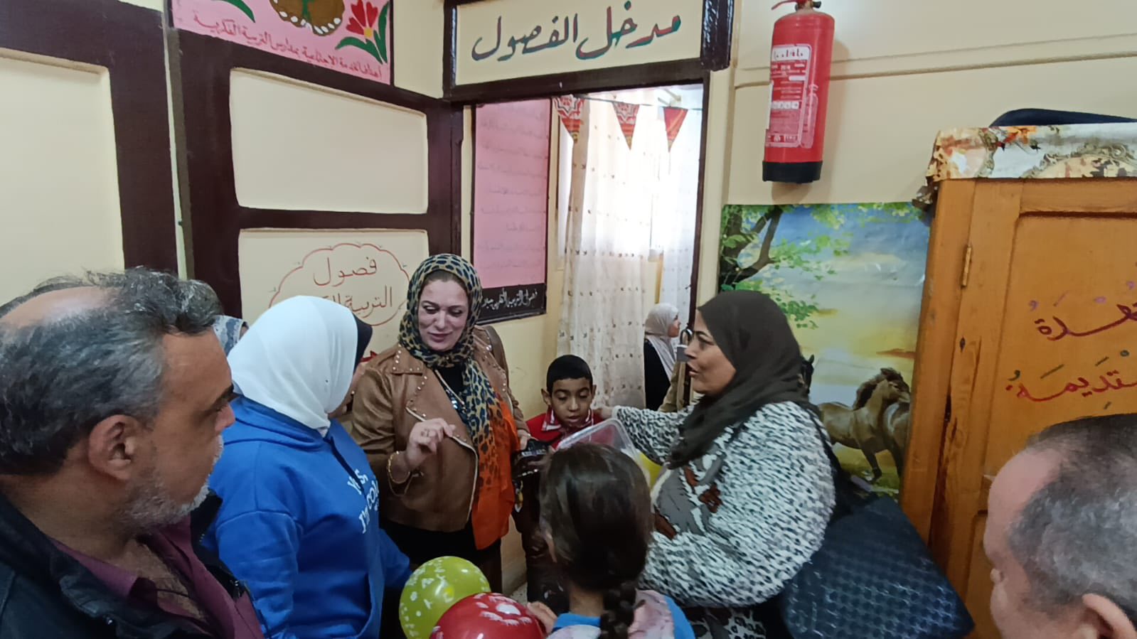 رئيس مدينة بيلا تقدم الهدايا لذوي الهمم