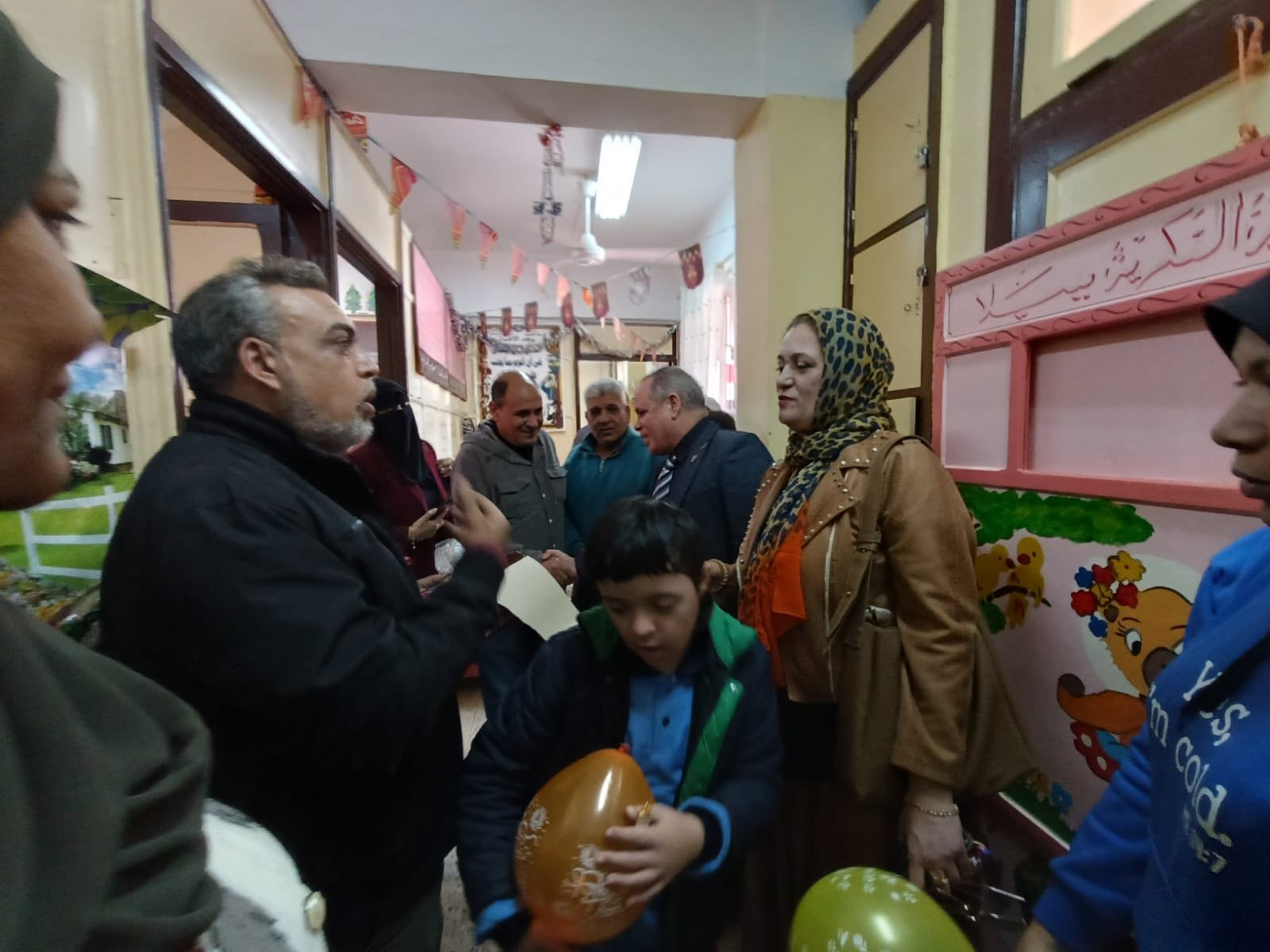 رئيس مدينة بيلا تتفقد المدرسة الفكرية