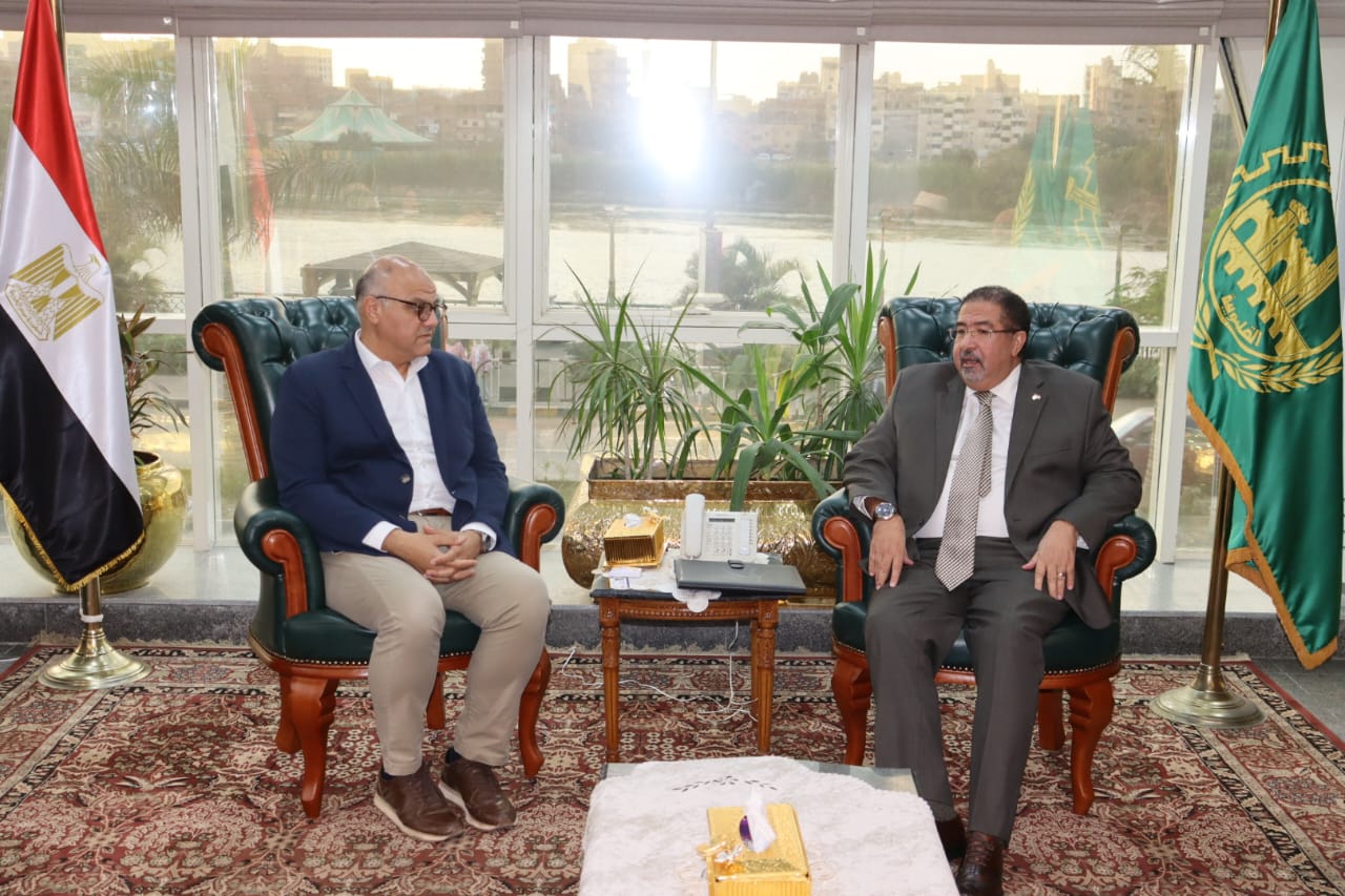 جانب من اللقاء جانب من اللقاء