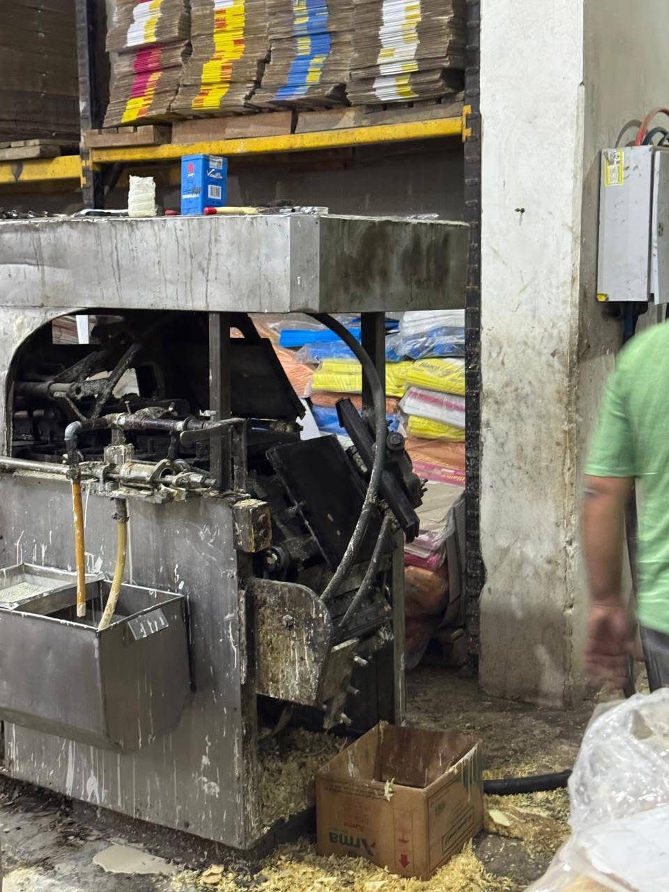 ضبط مصنع بسكويت غير مرخّص داخل مخزن ملوث بالحوامدية (11)