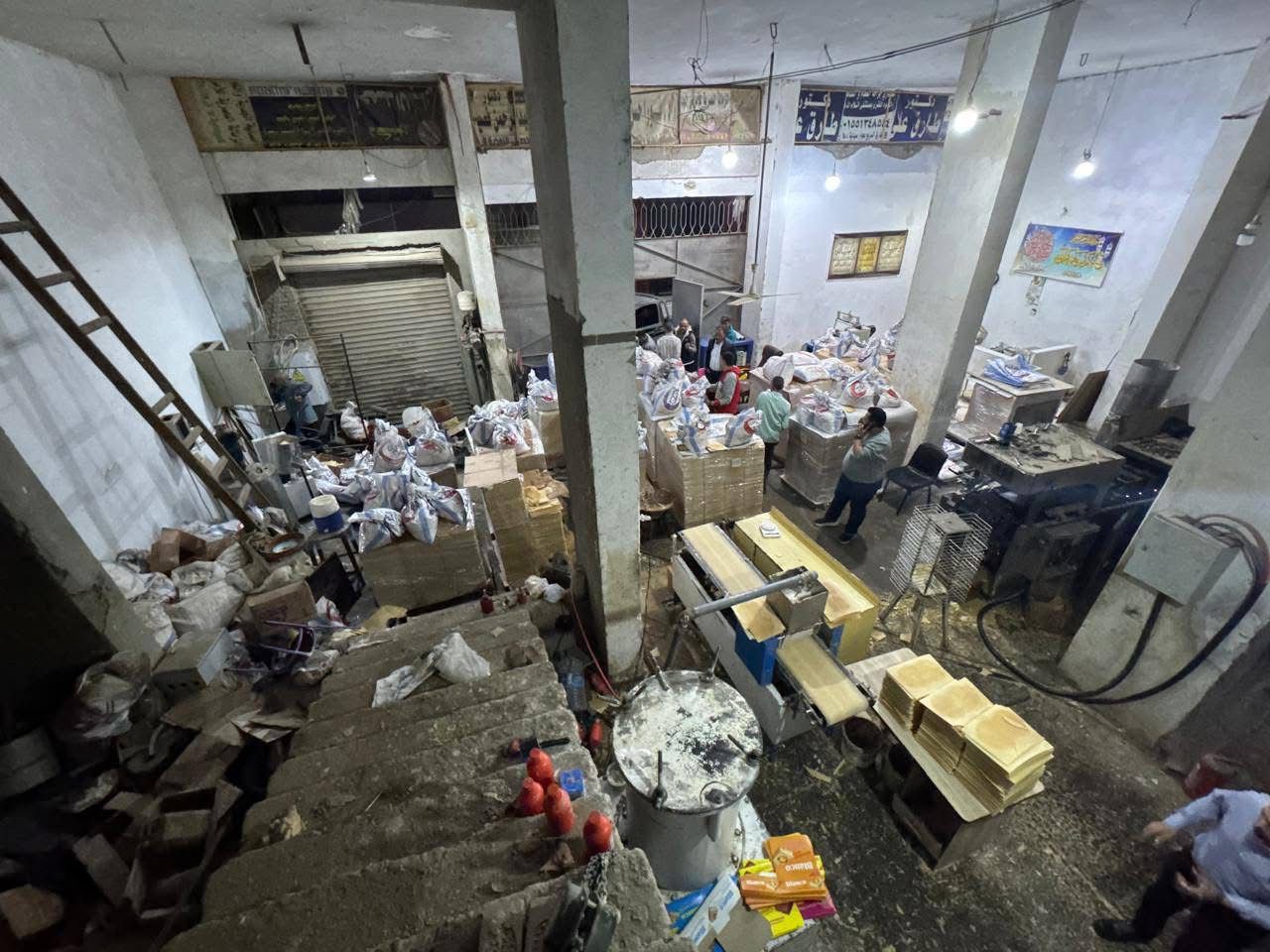 ضبط مصنع بسكويت غير مرخّص داخل مخزن ملوث بالحوامدية (8)