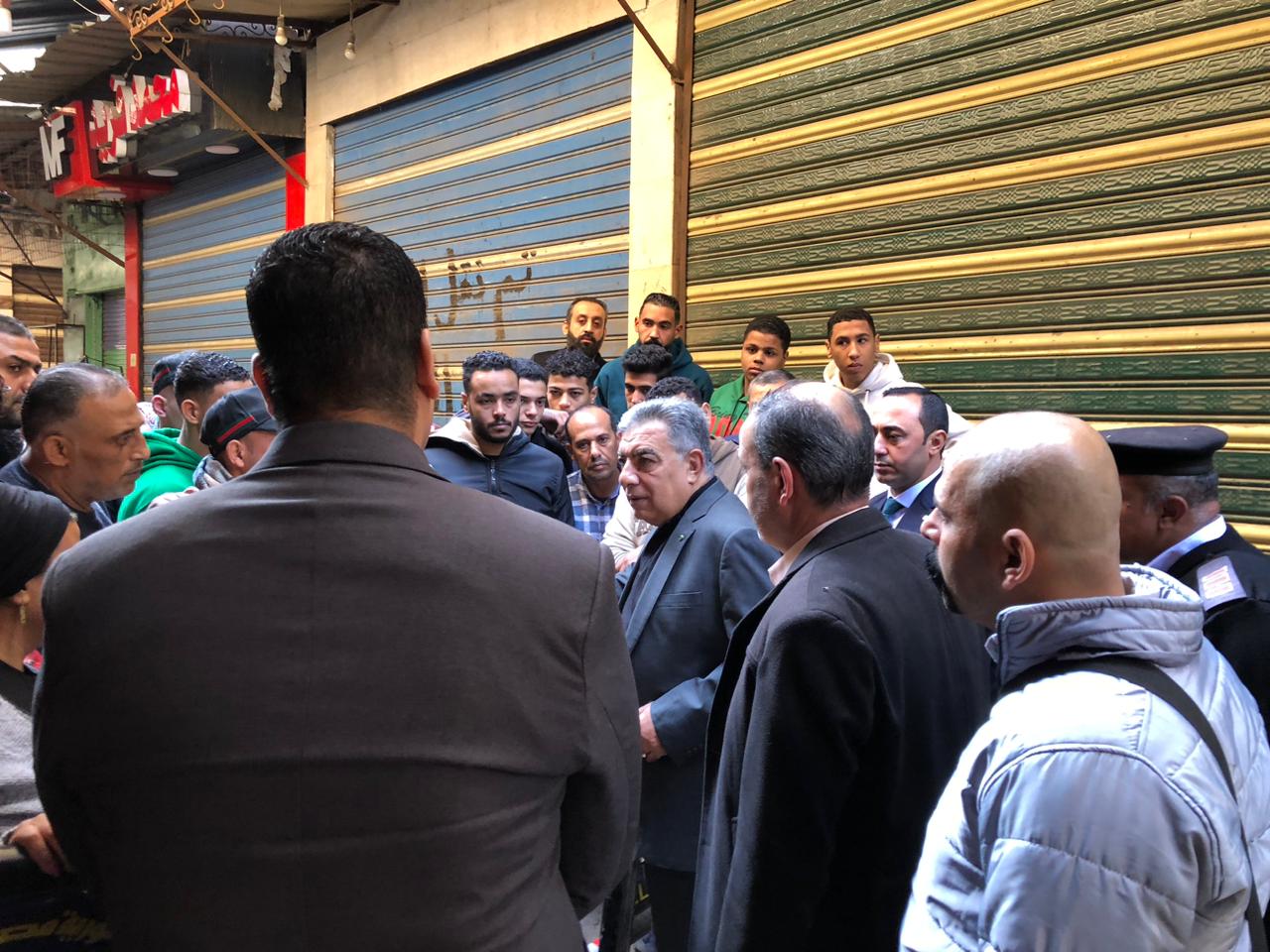 المحافظ يستمع للاهالي