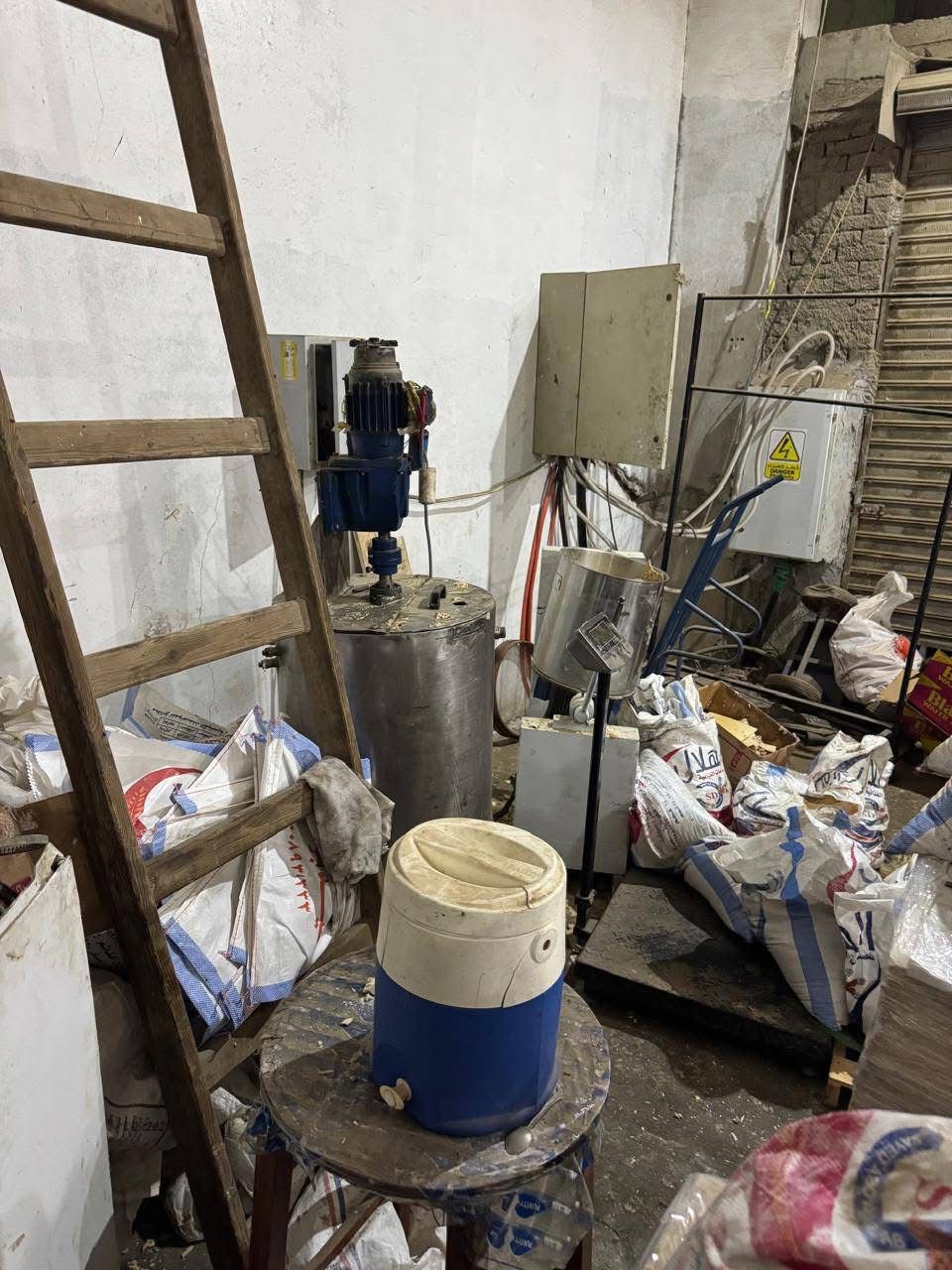 ضبط مصنع بسكويت غير مرخّص داخل مخزن ملوث بالحوامدية (9)