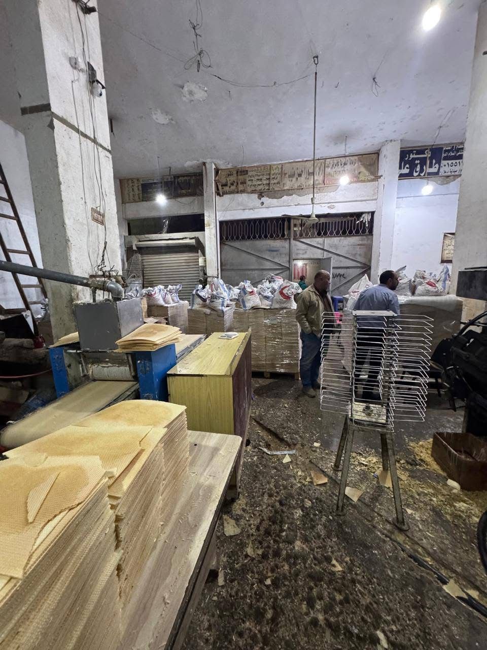 ضبط مصنع بسكويت غير مرخّص داخل مخزن ملوث بالحوامدية (4)