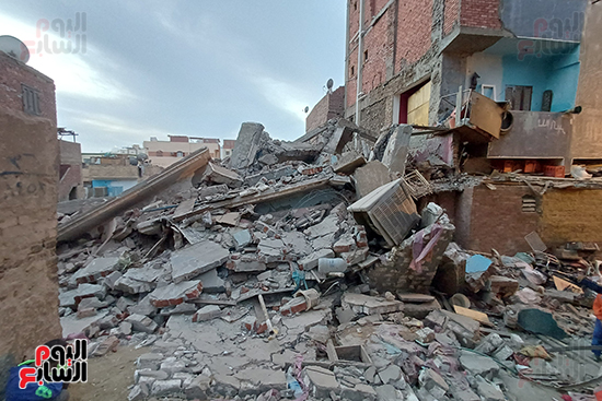 بقايا-العقار-المنهار