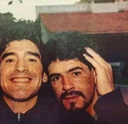 مارادونا وشقيقه هوجو مارادونا وشقيقه هوجو