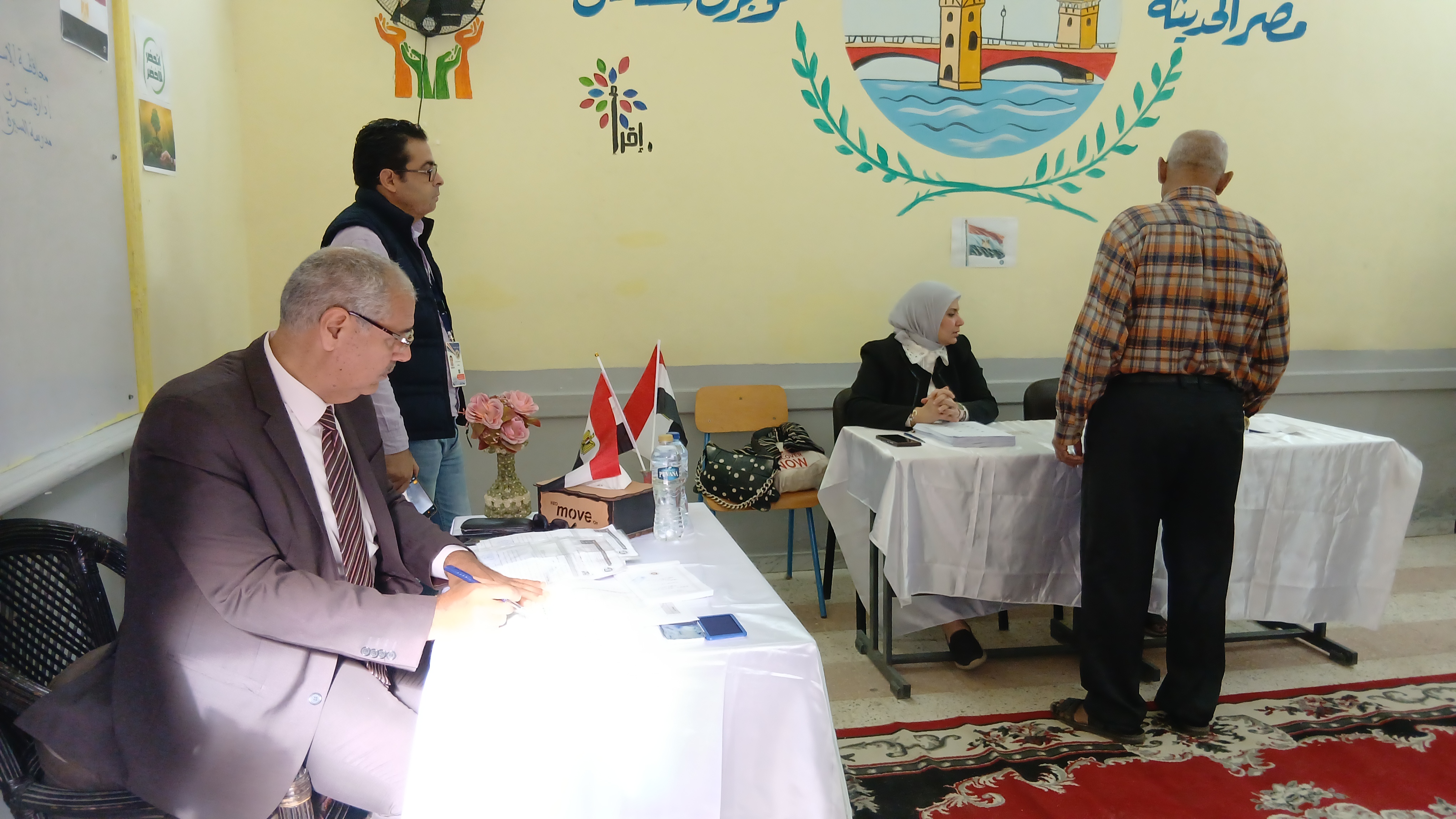 تسهيلات خلال التصويت لكبار السن بالإسكندرية