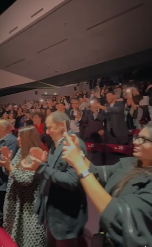 تصفيق حار لابطال الفيلم