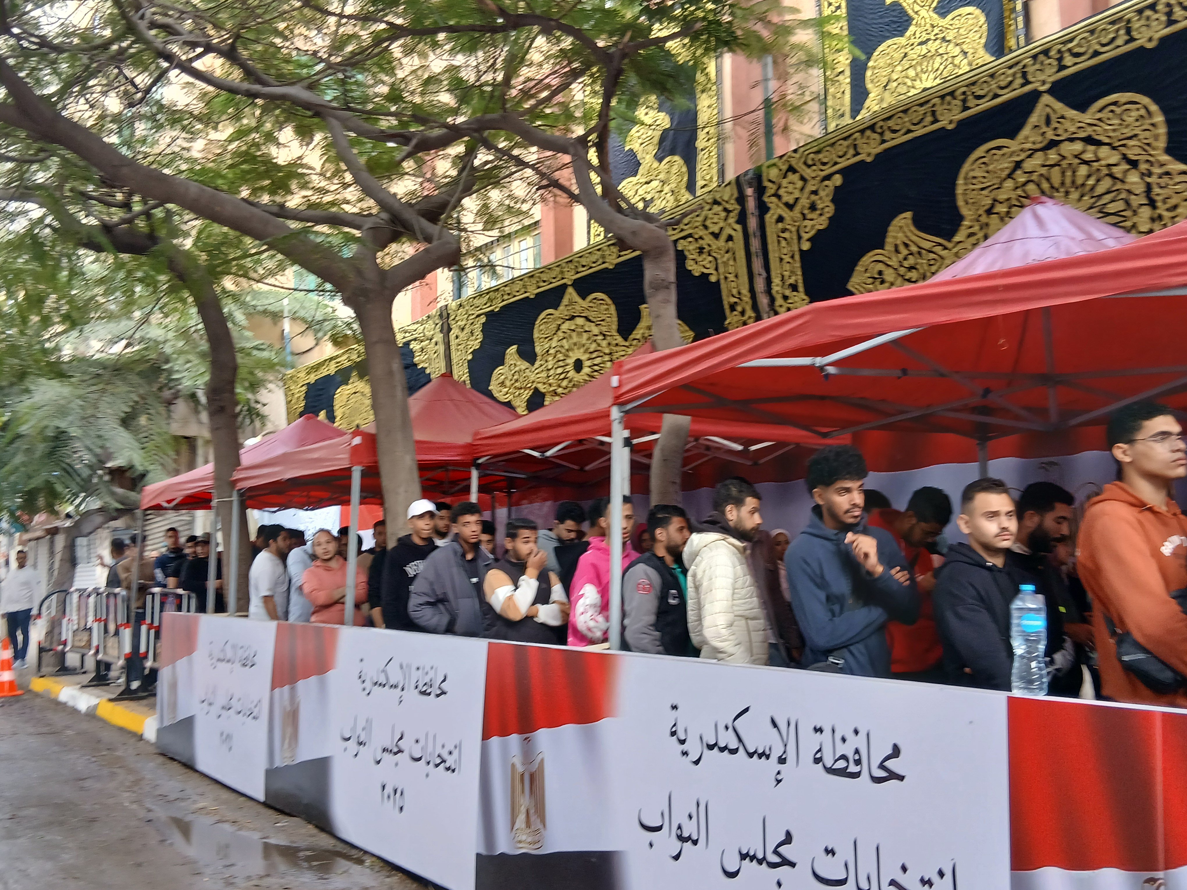 الناخبين يتوافدون علي لجان الانتخابات في الإسكندرية