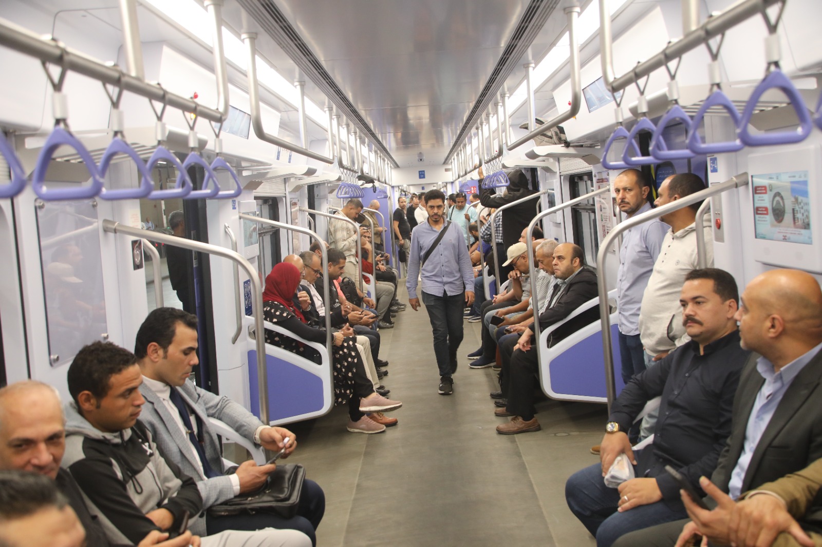 القطار من الداخل القطار من الداخل