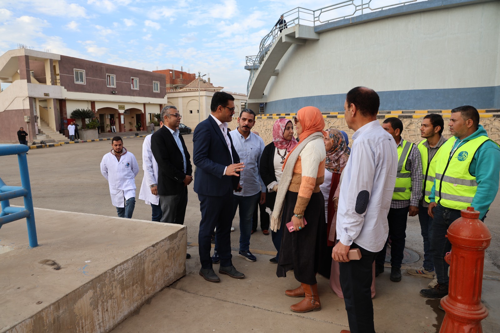 خلال الجولة بالمحطة خلال الجولة بالمحطة