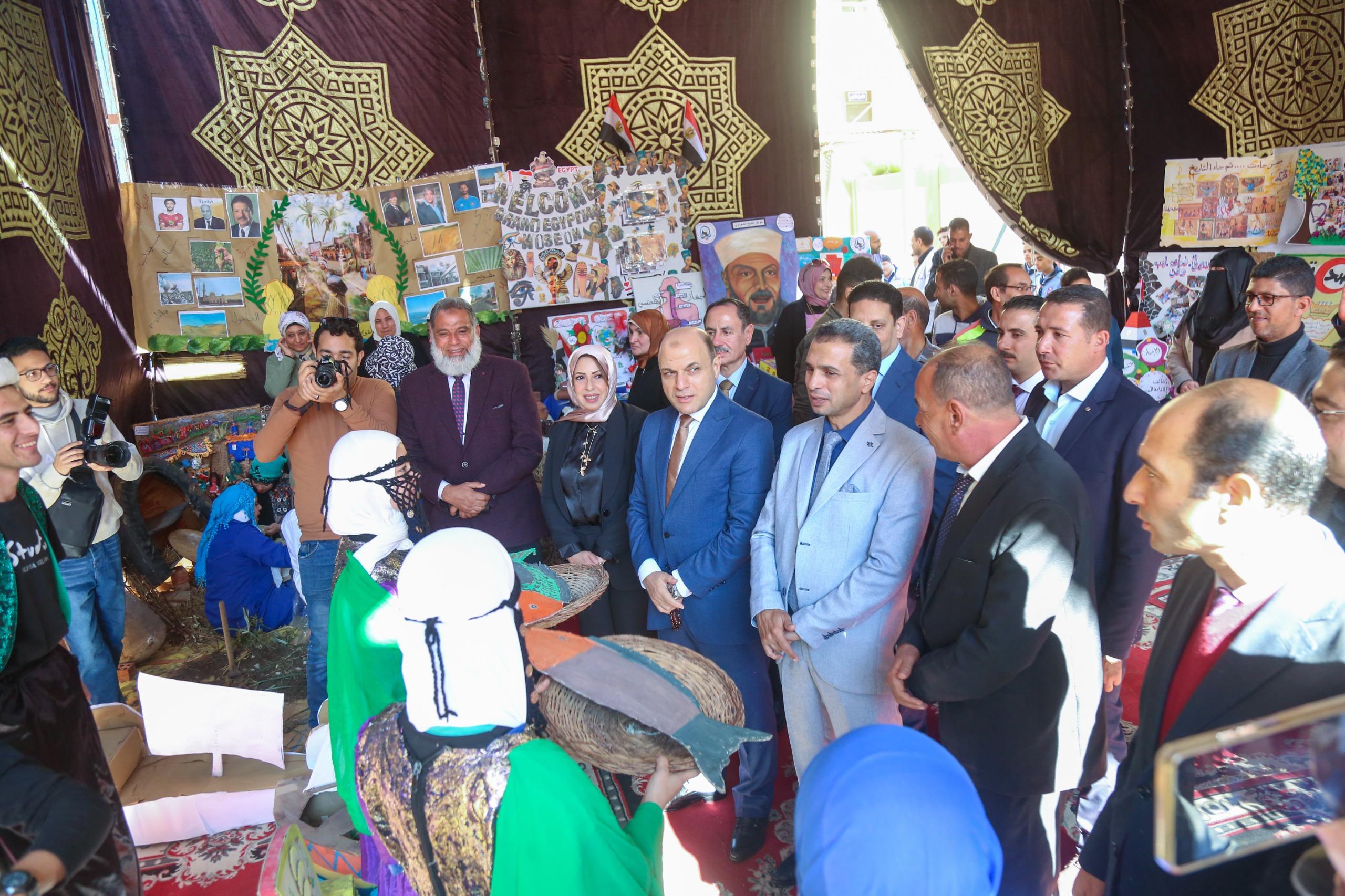 محافظ كفر الشيخ يشيد بمعرض ذوي الهمم