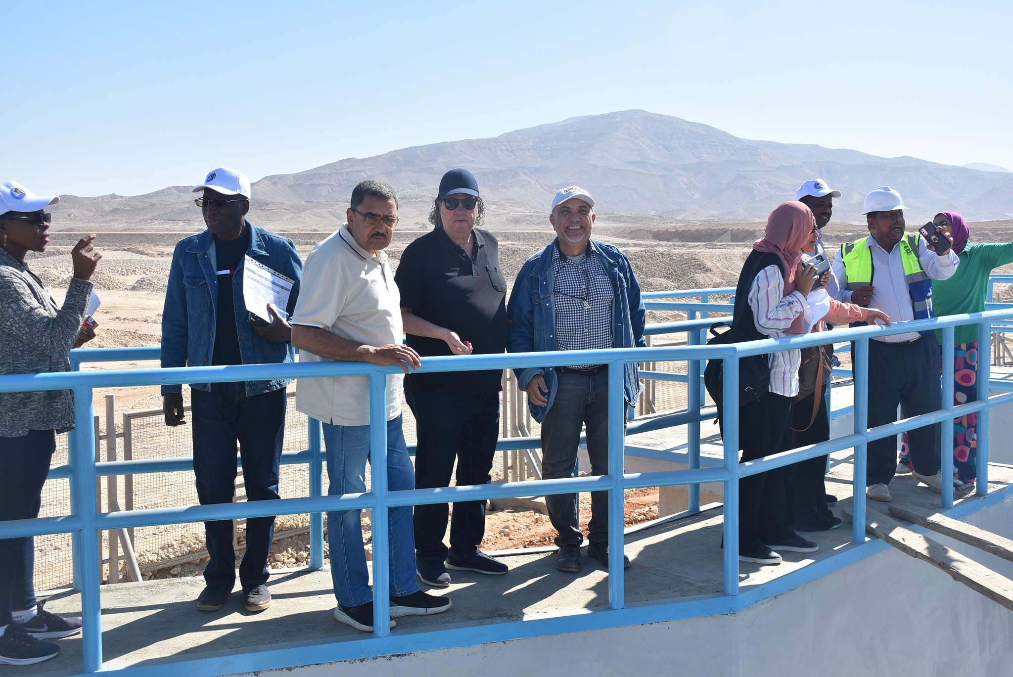 جولات بعثة من بنك التنمية الأفريقي بمشروعات الصرف الصحي المتكامل بالأقصر