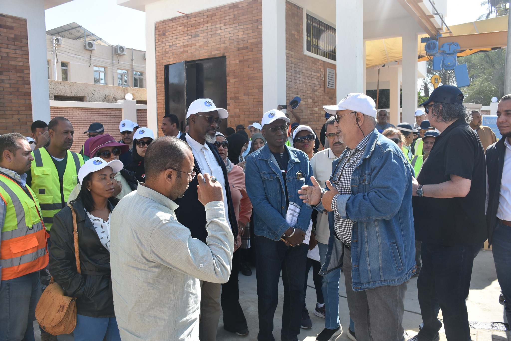 جولات بعثة من بنك التنمية الأفريقي بمشروعات الصرف الصحي المتكامل