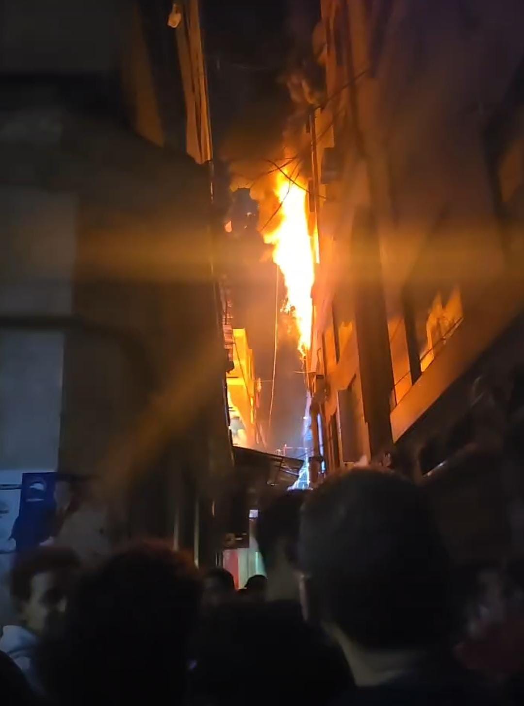 حريق بمول ملابس داخل منطقة الخواجات التجارية بالمنصورة