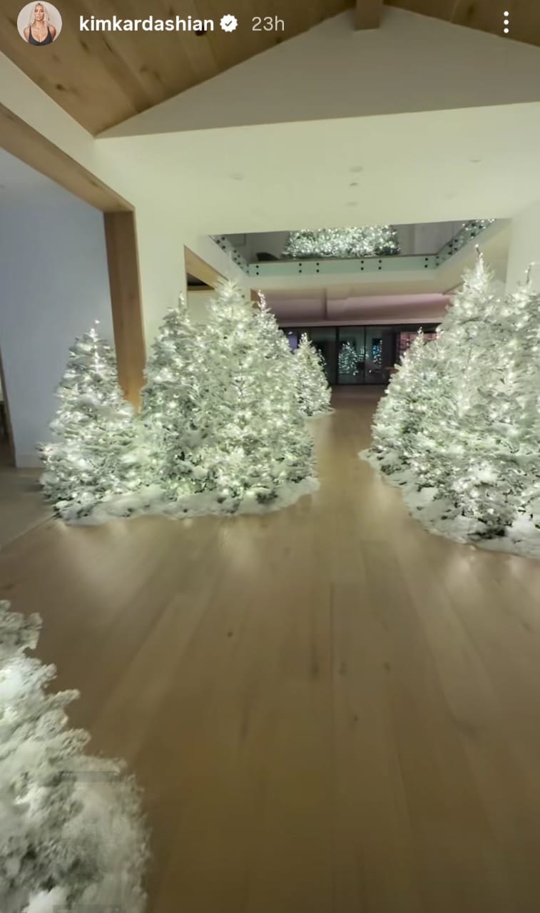 كيم كاردشيان تبدا احتفالات الكريسماس  (2)