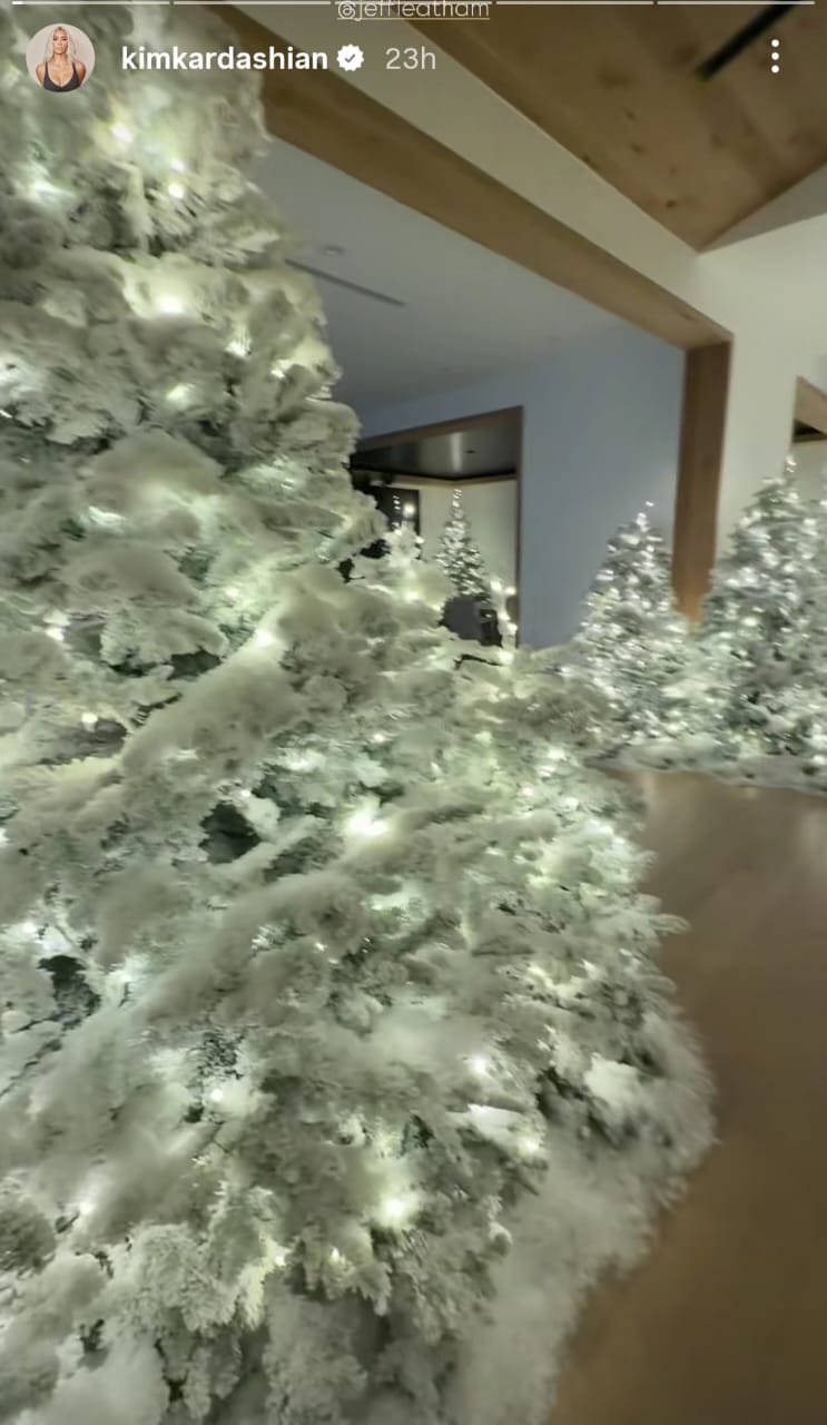 كيم كاردشيان تبدا احتفالات الكريسماس  (3)