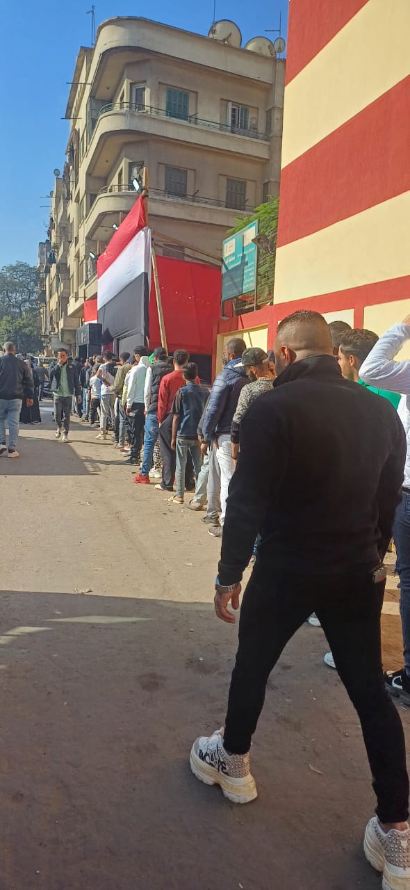 تزايد الإقبال على التصويت فى لجان الانتخاباية فى امبابة (9)