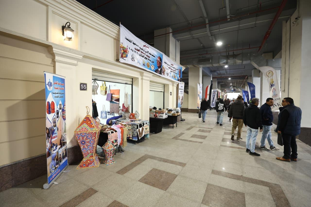 افتتاح سوق السلع الغذائية والمستلزمات الأسرية المخفضة