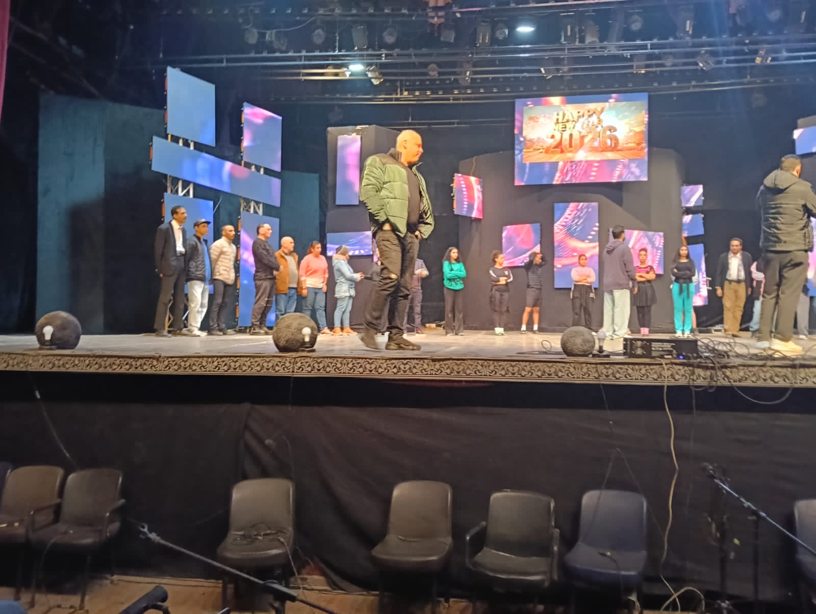 تامر عبدالمنعم يشهد البروفات النهائية لإحتفالية رأس السنة (1)