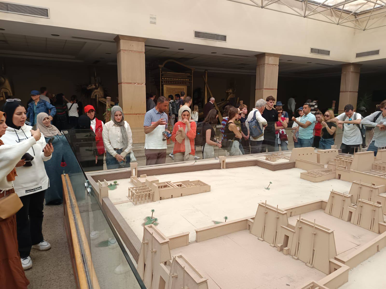 معبد الكرنك يشهد أولى الجولات الميدانية لملتقى ثقافة وفنون الفتاة والمرأة