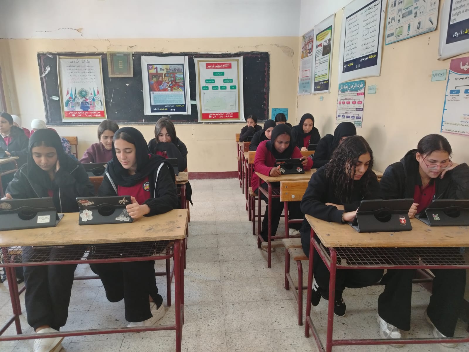 امتحان طلاب أولى ثانوى