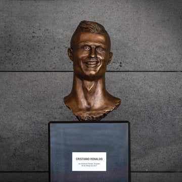 كريستيانو رونالدو.. مطار ماديرا