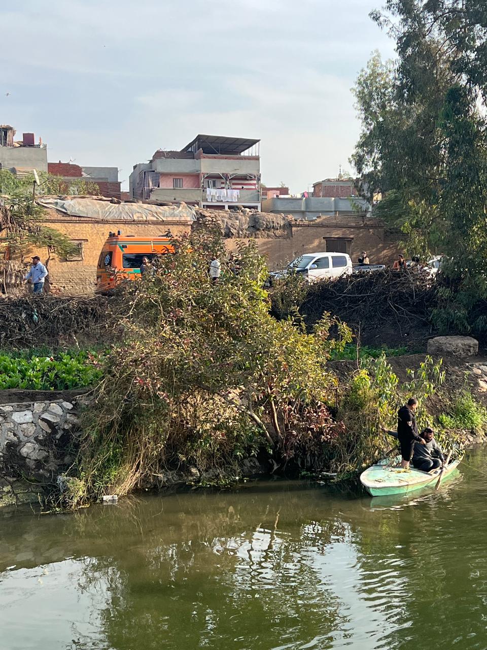 الأمن وسيارة الإسعاق الأمن وسيارة الإسعاق