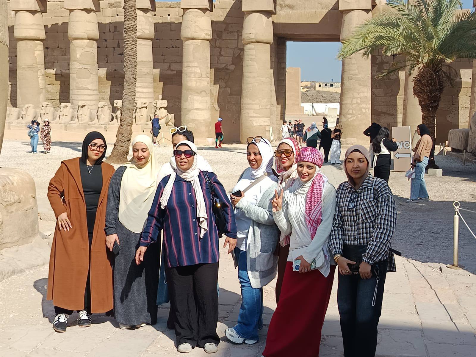 فرحة الفتيات فى الجولات الميدانية لملتقى ثقافة وفنون الفتاة والمرأة