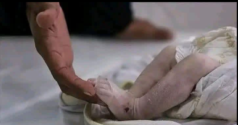 رضيع تجمد من البرد