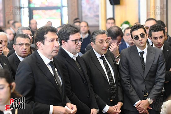 أبناء الراحلة مع وزير الثقافة