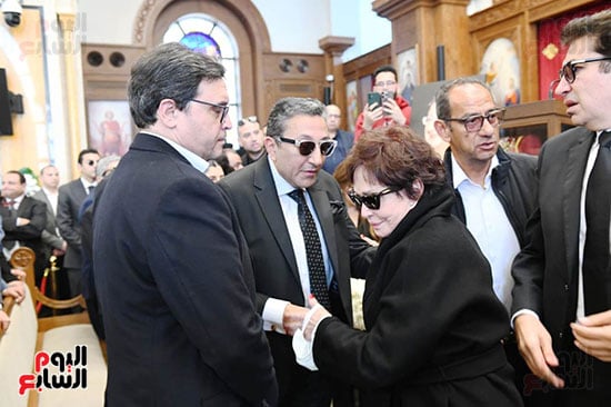 لبلبة تقدم التعازي