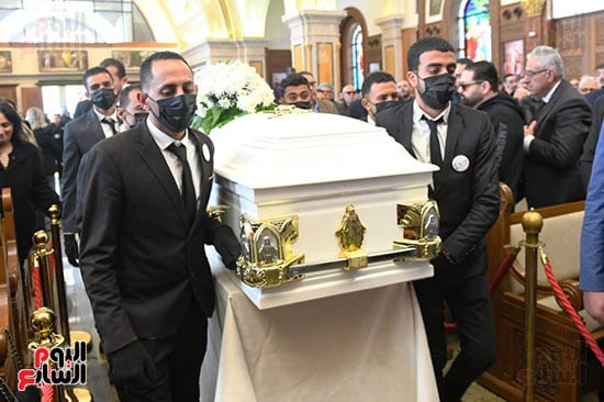 استقبال جثمان والدة هاني رمزي