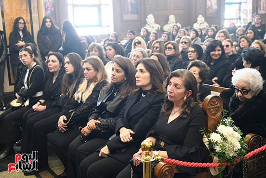 المقربين يقدمون التعازي