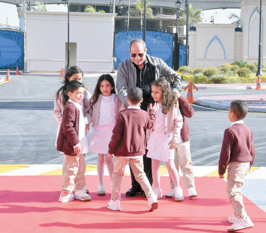 الرئيس-السيسى-يحضر-احتفالية-عيدالفطرالمبارك-بمركز-المنارة-بحضور-أبناء-شهداء-القوات-المسلحة-والشرطة31-3-2025-(-(10)