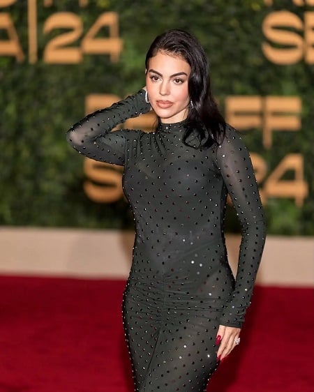 فستان جورجينا رودريجيز الاخضر فستان جورجينا رودريجيز الاخضر