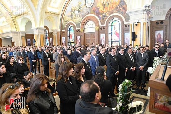 جانب من جنازة والدة هاني رمزي