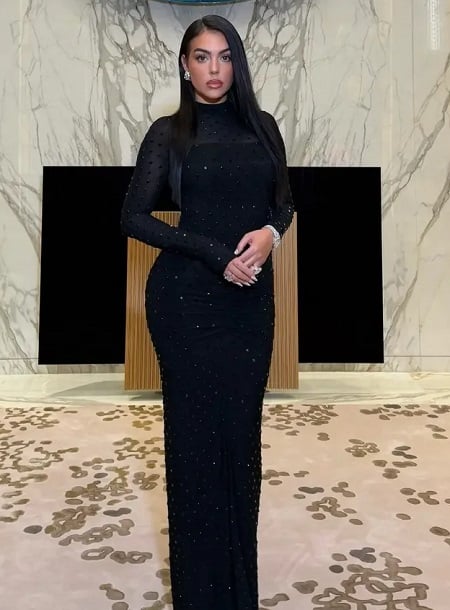 إطلالة جورجينا رودريجيز في حفل جلوب سوكر إطلالة جورجينا رودريجيز في حفل جلوب سوكر